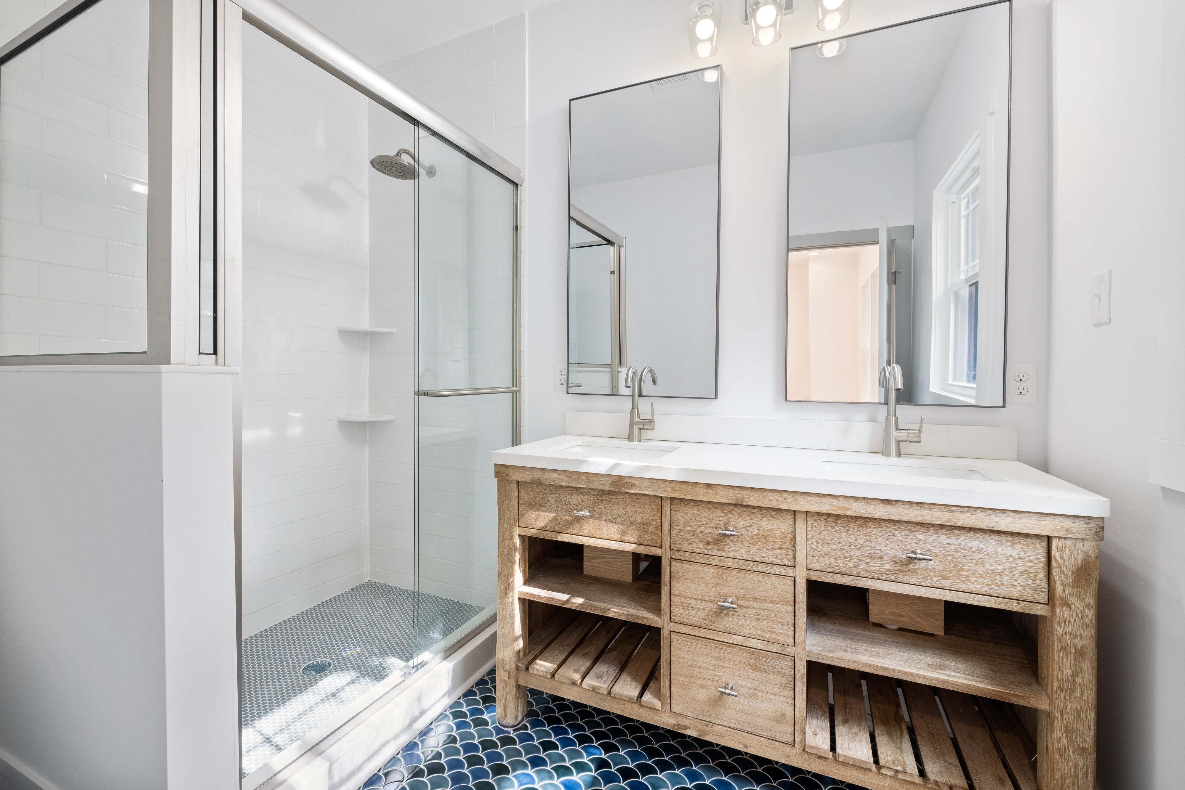 Highlighting Sustainable and Eco-Friendly Mirror Materials and Production Methods