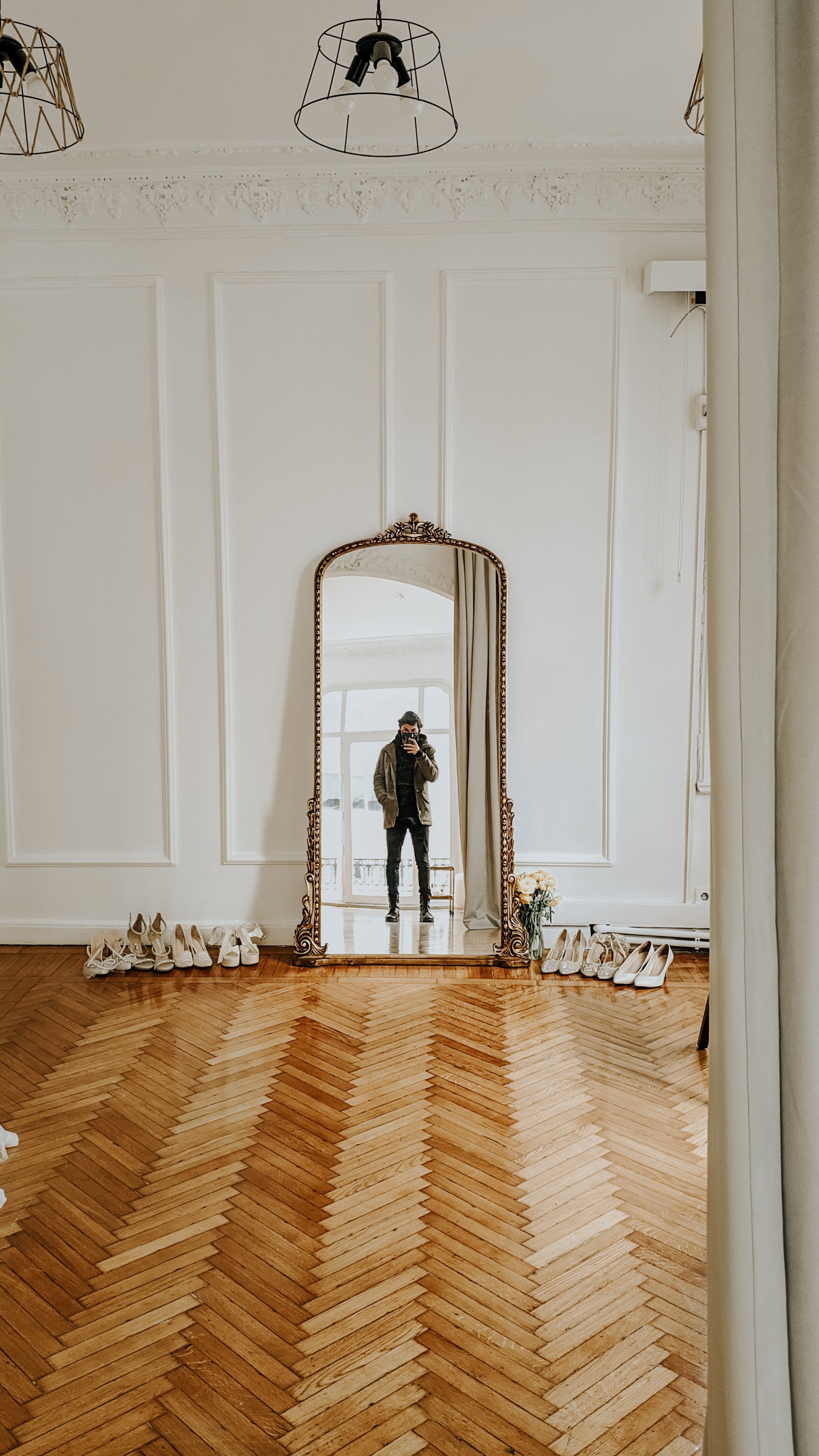 How to Choose the Perfect Floor Standing Mirror: A Guide to Elevate Your Living Space